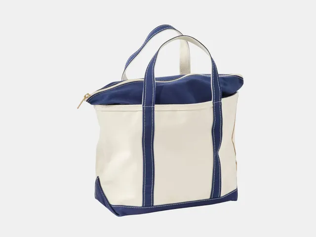 كل ما أريده في عيد الميلاد هو حقيبة القارب والحمولة