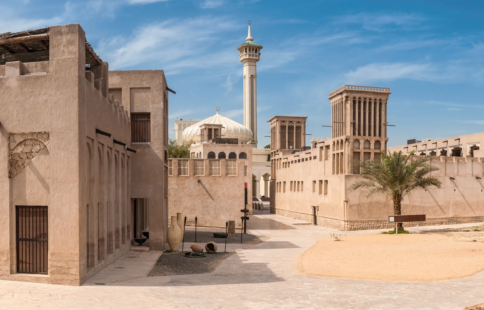 الصورة قد تحتوي على الهندسة المعمارية، مبنى، قبة، مدينة، قوس، قوس قوطي، حضري، قلعة، وحصن