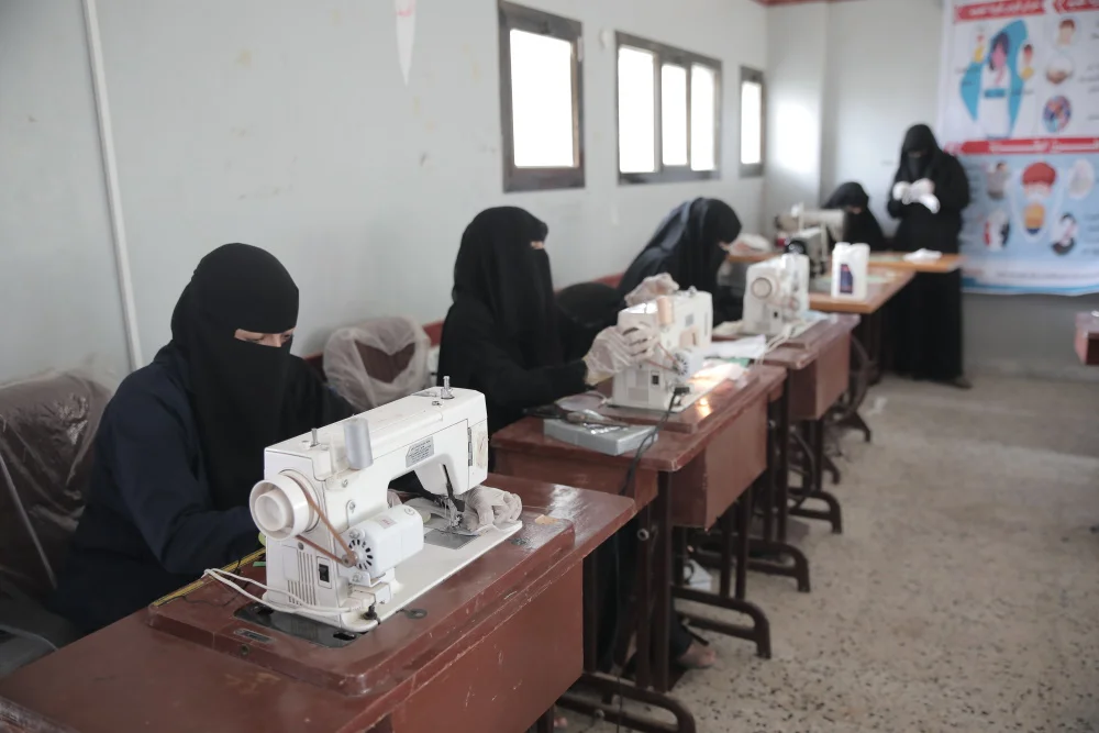 من الاكتفاء الذاتي إلى التصدير حكومة صنعاء تركز على صناعة