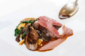 أين تأكل وتقيم وتلعب في بحيرات ماموث — ملاذ كاليفورنيا الجبلي غير المكتشف