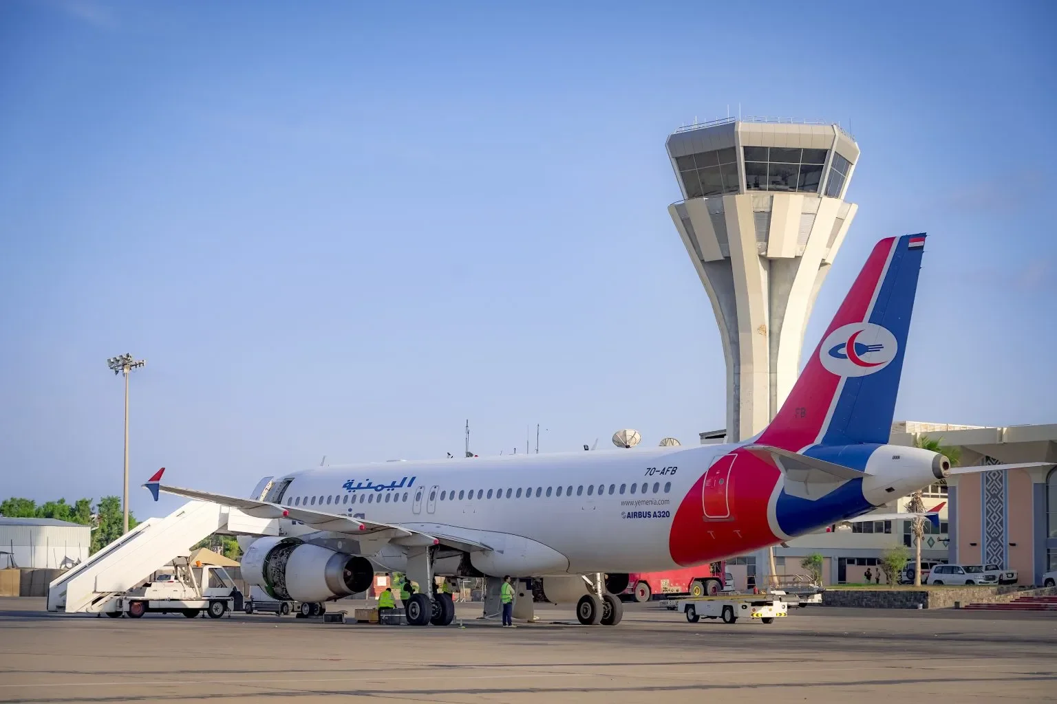 إيقاف الطيران في مطار عدن تباين في البيانات بين الإنكار