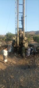 اخبار المناطق – بدء مشروع حفر بئر مياه في قرية السلامية بلودر