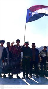 اخبار المناطق – دائرة الفئة الناشئة في المجلس الانتقالي تستأنف رفع أعلام الجنوب على المرافق الحكومية