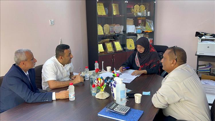 الشبحي والوليدي يتفقدان سير العمل بالبرنامج الوطني للإمداد الدوائي