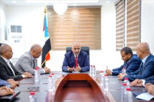 اخبار عدن – اللواء عيدروس الزبيدي يزور وزارة الاتصالات ويؤكد على تعزيز القطاع وتطوير الكفاءات