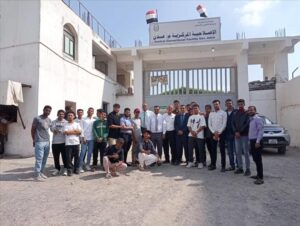 اخبار عدن – طلاب كلية الحقوق في جامعة عدن يقومون بزيارة ميدانية إلى مركز الإصلاح في السجن