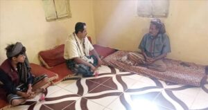 تغطيات وردت الآن – زيارة مدير مكتب التربية والمنظومة التعليمية في أحور للإعلامي عبدالله الطحر للاطمئنان عليه