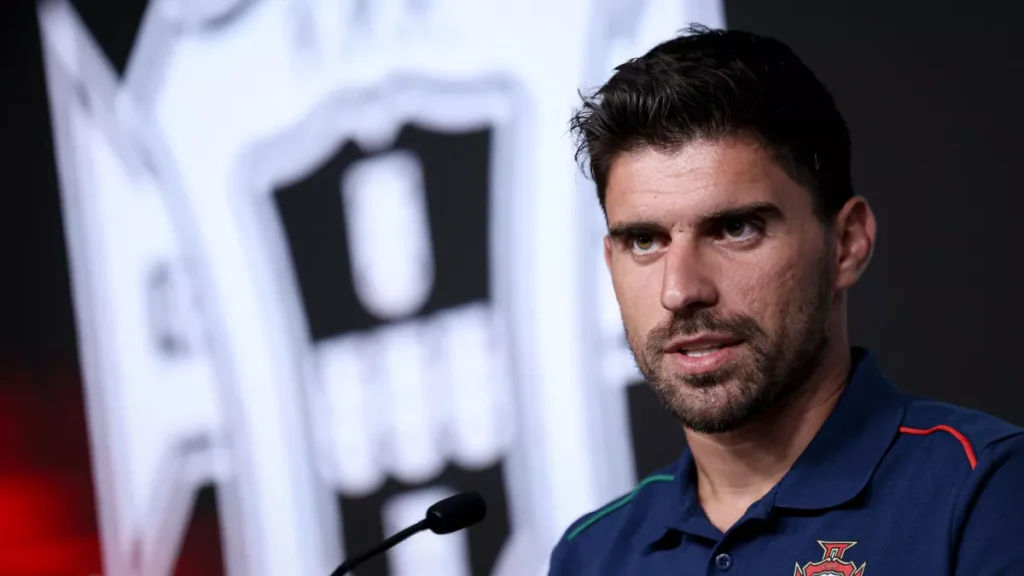 حقيقة موقف روبن نيفيز من تجديد عقده مع الهلال وسبب تأجيل الحسم حتى 2026