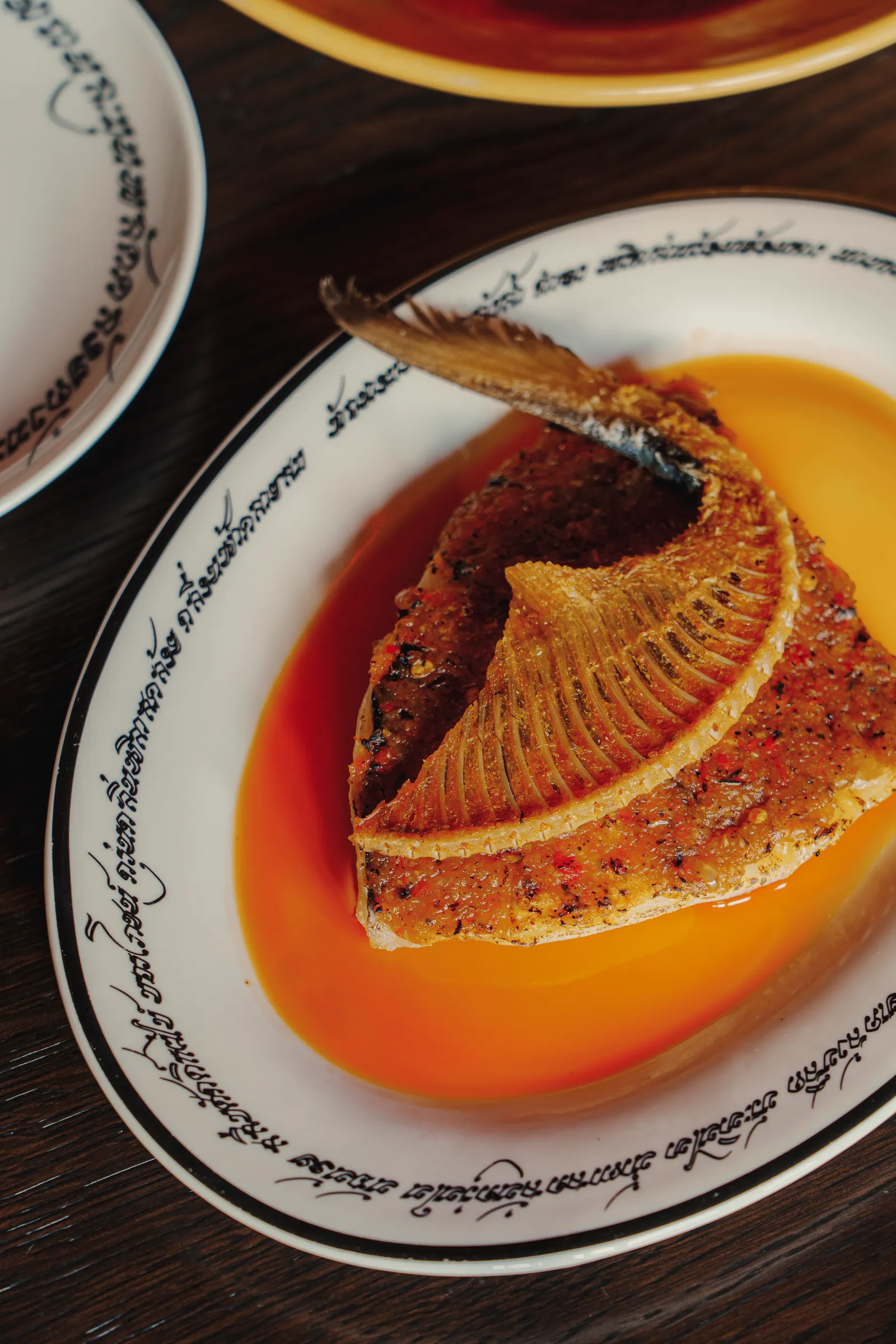 قد تحتوي الصورة على الطعام عرض الطعام الطبق اللحم الضأن ولحم الخنزير