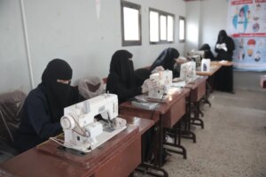 من الاكتفاء الذاتي إلى التصدير: حكومة صنعاء تركز على صناعة الملابس – شاشوف