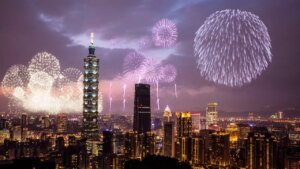 ٢٠ مكانًا رائعًا للاحتفال برأس السنة الجديدة