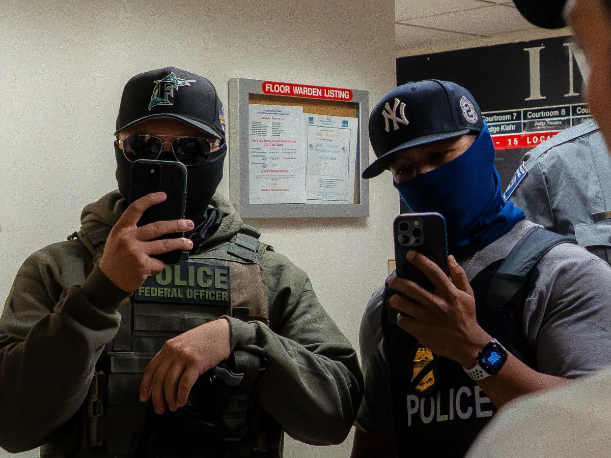 إليك التكنولوجيا التي تدعم حملة الترحيل في ICE