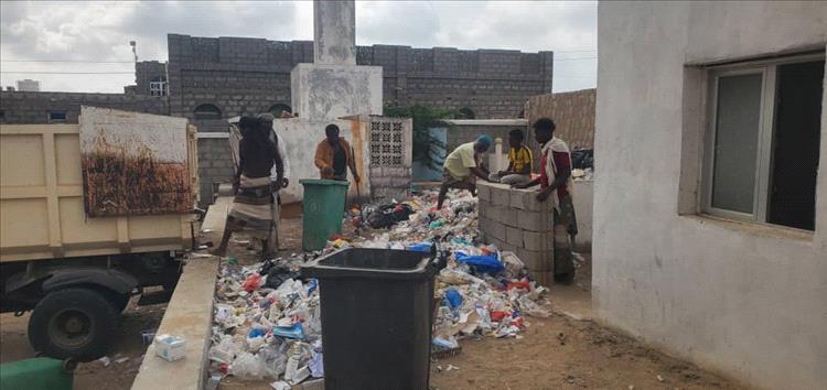 المدحدح يشكر مدير صندوق النظافة بأحور على تعاونه الدائم لنقل القمامة من حرم المستشفى