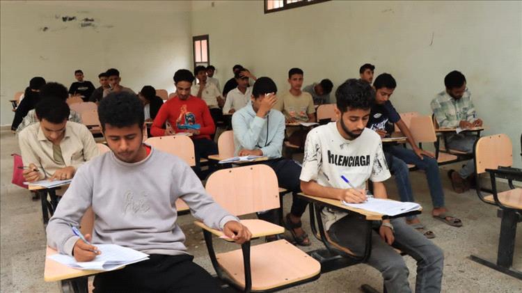 تدشين امتحانات الفصل الدراسي الأول للعام الأكاديمي 2025–2026 بكلية المجتمع بعدن