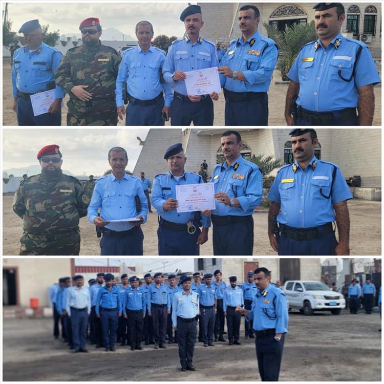 قيادة شرطة المنطقة الحرة في العاصمة عدن تُكرم اثنين من ضباطها المبرزين