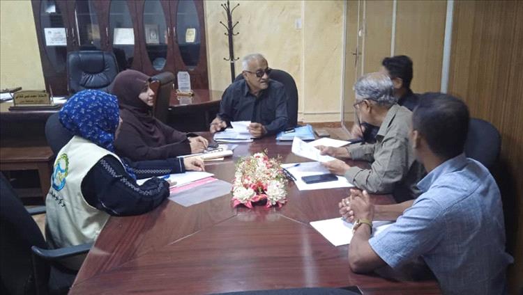 وكيل محافظة عدن يترأس الاجتماع الأول للجنة المصغرة لحملة النظافة الشاملة