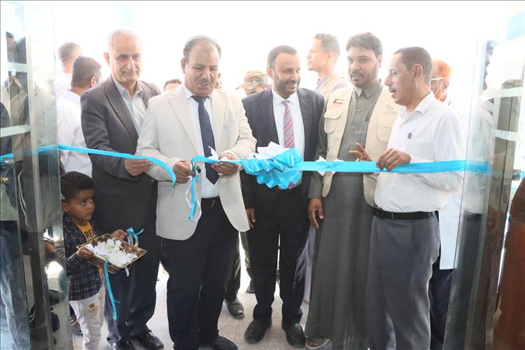 الوكيل العامري يدشن مخيّم العيون المجاني لأزاله المياه البيضاء بمستشفى بن زيلع الحديث بسيئون