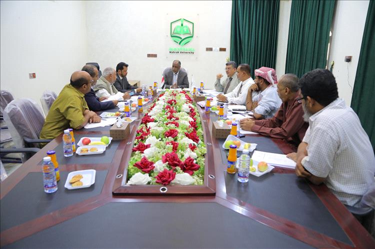 مجلس جامعة المهرة يعقد دورته الرابعة للعام الجامعي 2025–2026م ويقر عدد من القرارات والتوصيات.
