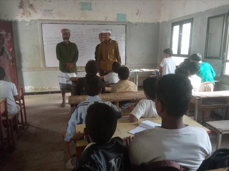 مدير مكتب التربية والتعليم بمديرية مودية يتفقد سير العملية التعليمية في عدد من المدارس