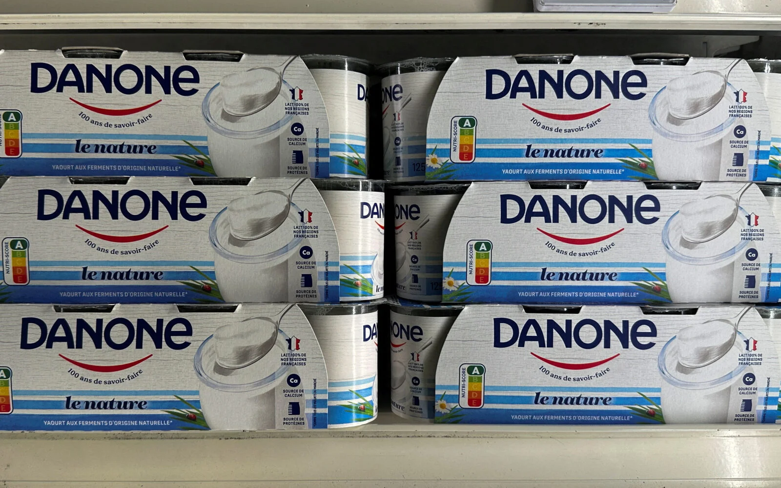 ذعر عالمي بسبب تلوث منتجات نستله وسحب حليب دانون من