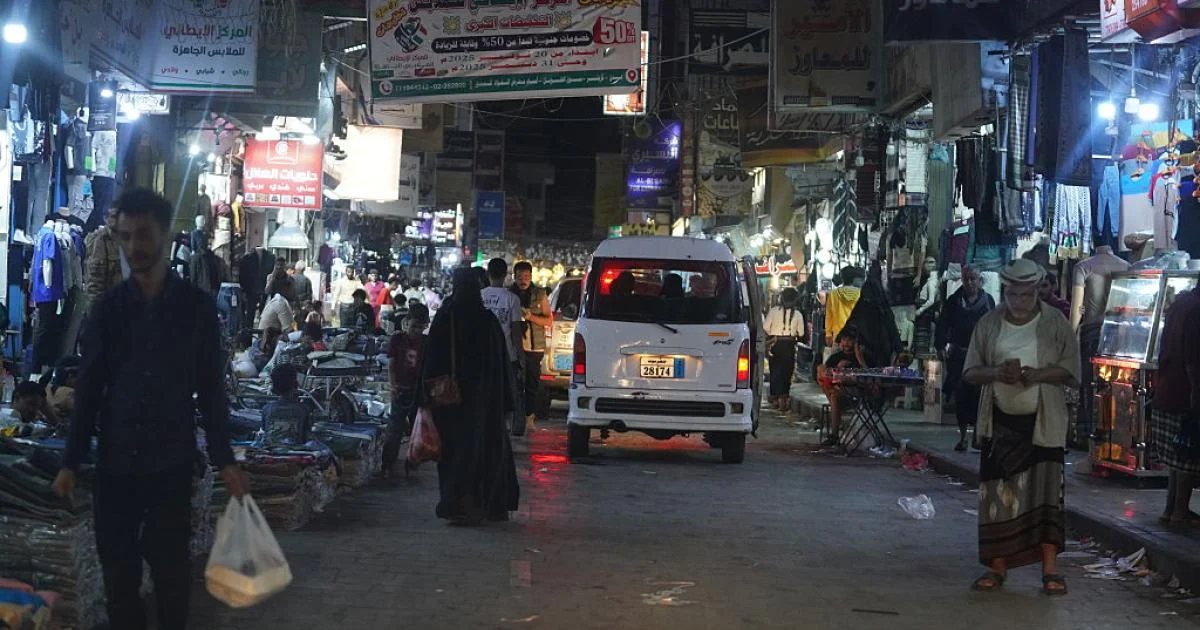 عدن صرف الرواتب وتحسن الأوضاع مع جهود السعودية لتنظيم الملف