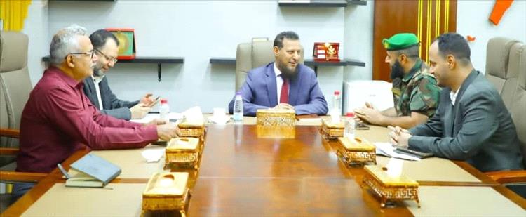 محافظ عدن يثني على جهود وحدة حماية الأراضي في الحفاظ على الممتلكات الخاصة والعامة