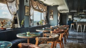 24 أفضل الحانات في نيو أورلينز لتجربة البيرة المحلية، السازراك، وشراب الحليب بالبراندي