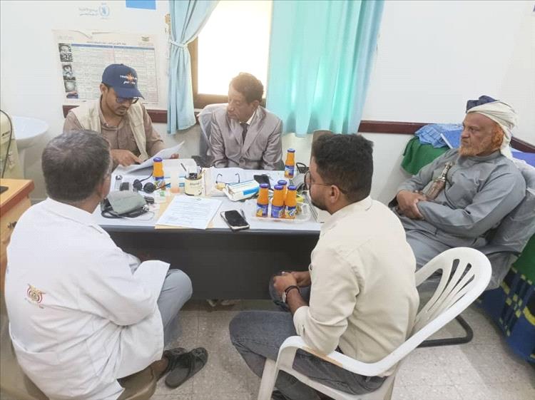 تسليم موقع مشروع منظومة الطاقة الشمسية للوحدة الصحية بتاربة البلاد بمديرية سيئون