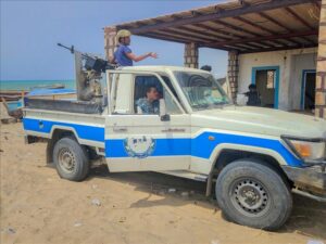 اخبار المناطق – قوات الاستقرار في أبين تلاحق 23 سجينا هربوا من السجن المركزي