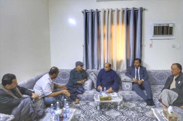 محافظ حضرموت يشيد بدور قوة حماية الشركات النفطية في تأمين المنشآت والحقول النفطية