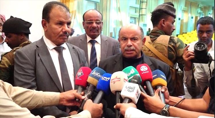 محافظ حضرموت يطلع على الأوضاع الأمنية وتطبيع الحياة العامة في سيئون