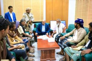 اخبار المناطق – محافظ حضرموت يعلن في اجتماع مع مجموعة من الأسرى المحررين عن بدء عهد جديد