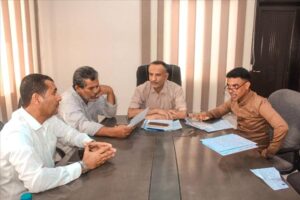 اخبار المناطق – مدير عام بروم ميفع يجتمع بلجنة العطاءات في المديرية