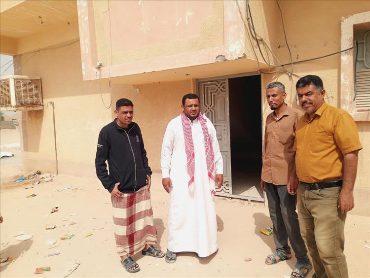 مشرف الرعاية الأولية الصحية يناقش مع عاقل حارة قريو آلية تطوير الوحدة الصحية بالمنطقة