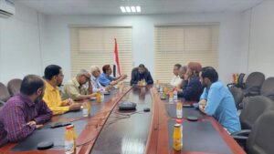 اخبار عدن – اجتماع يستعرض تنظيم أسعار الأسماك وإدارة مراكز الإنزال في المدينة