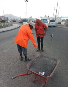 اخبار عدن – استمرار جهود تنظيف شوارع المعلا