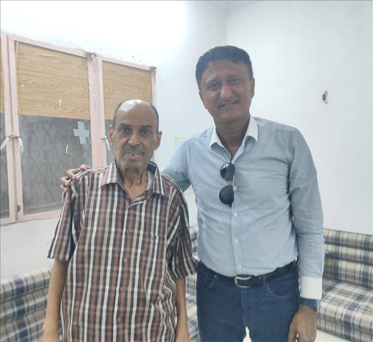 الشاذلي يزور الأسطورة الكروية الكابتن جميل سيف للاطمئنان على صحته