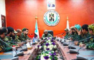 اخبار عدن – العميد الوالي يقود اجتماعًا مع مديري الإدارات السنةة ويشدد على تعزيز الاستقرار الأمني.