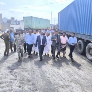 اخبار عدن – رئيس هيئة الجمارك يدشن مشاريع تطويرية في الجمرك الخاص بالمنطقة الحرة بعدن