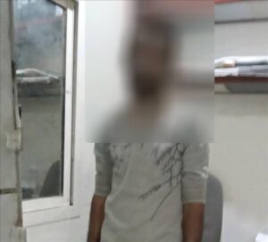 اخبار عدن – شرطة بئر فضل تلقي القبض على مشتبه به في سلسلة من سرقات السيارات