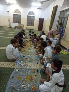 اخبار عدن – طعام، حب وقرآن: قصة معلم قرآن في مسجد الشوكاني بعدن