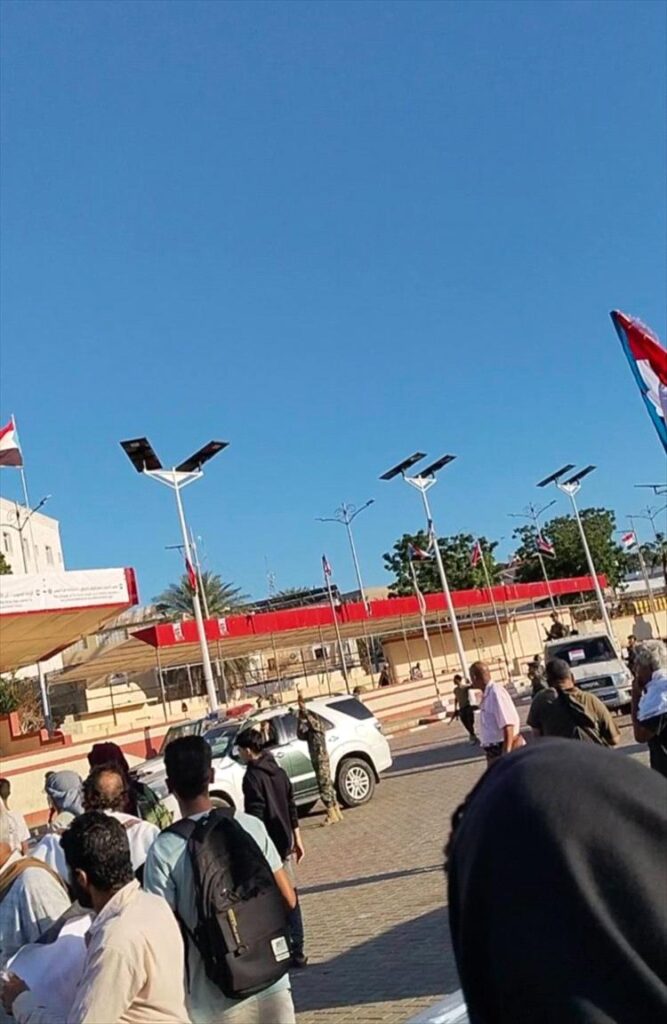 جنود يطلقون النار خلال وقفة احتجاجية تطالب بالكشف عن مصير معتقلين بعدن