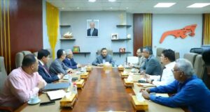 اخبار عدن – محافظ عدن يتناول أولويات التنمية، ارتقاء بالقطاع الصحي وتنظيم حركة المرور في المدينة