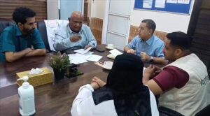 اخبار عدن – مدير مستشفى الصداقة يلتقي بالمدير الإقليمي لمؤسسة يمان لمناقشة خدمات القسائم