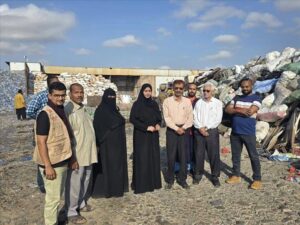 اخبار عدن – مكتب الصناعة والتجارة يستعرض إتلاف 2700 كرتون من المشروبات الغازية التالفة بسبب المخالفة
