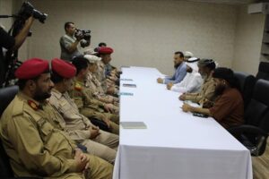 اخبار عدن – مناقشة قيادة السلطة المحلية في عدن مع التحالف العربي حول إعادة تنظيم مراكز المعسكرات خارج المدينة