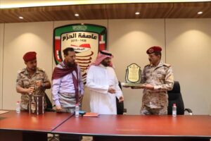 اخبار عدن – نائب رئيس هيئة الأركان السنةة يثني على مساهمة الأشقاء السعوديين ويكرم المستشار