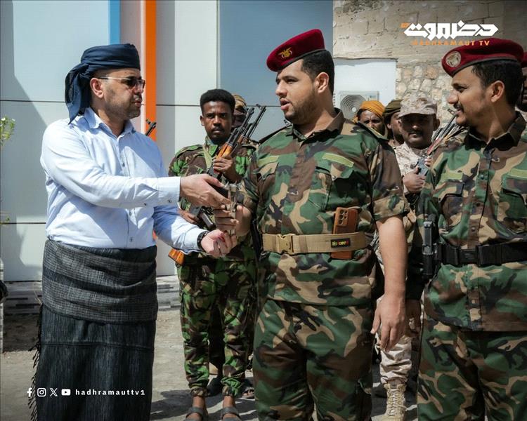 قطاع تلفزيون حضرموت يكرّم السرية السابعة لحماية ديوان المحافظة وشباب حي السلام تقديرًا لجهودهم الأمنية