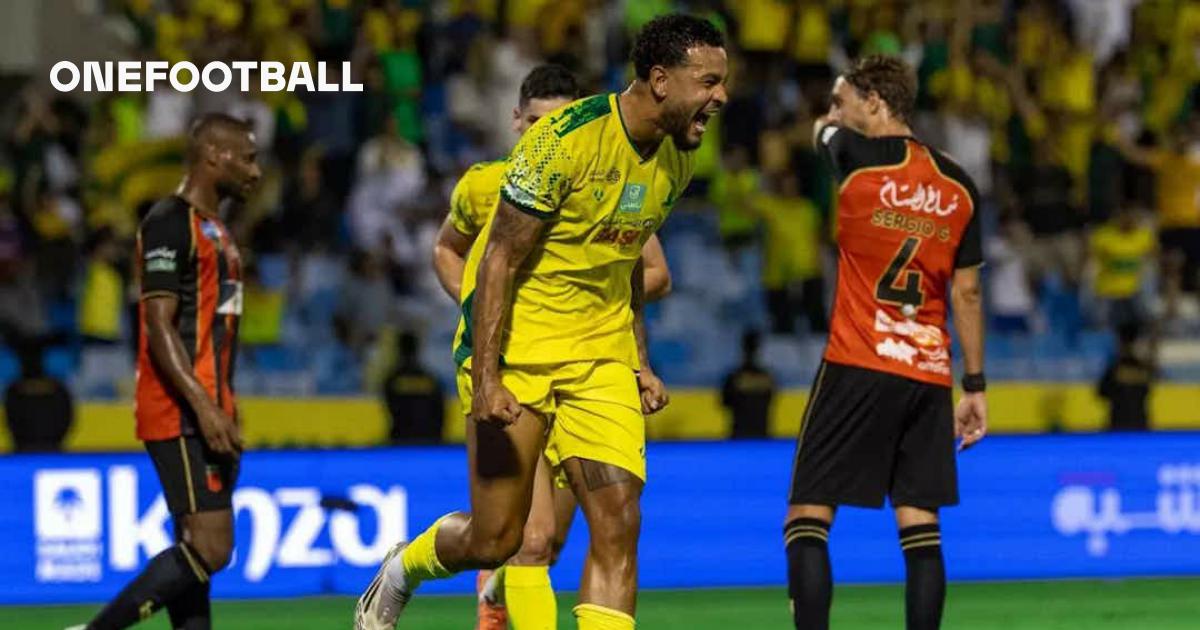 بند الـ 15 مباراة يثير الجدل .. كواليس مفاوضات الهلال والخليج لضم جوشوا كينغ