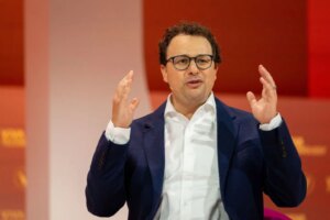 الرئيس التنفيذي لشركة أنثروبيك يذهل دافوس بانتقاده لنفيديا